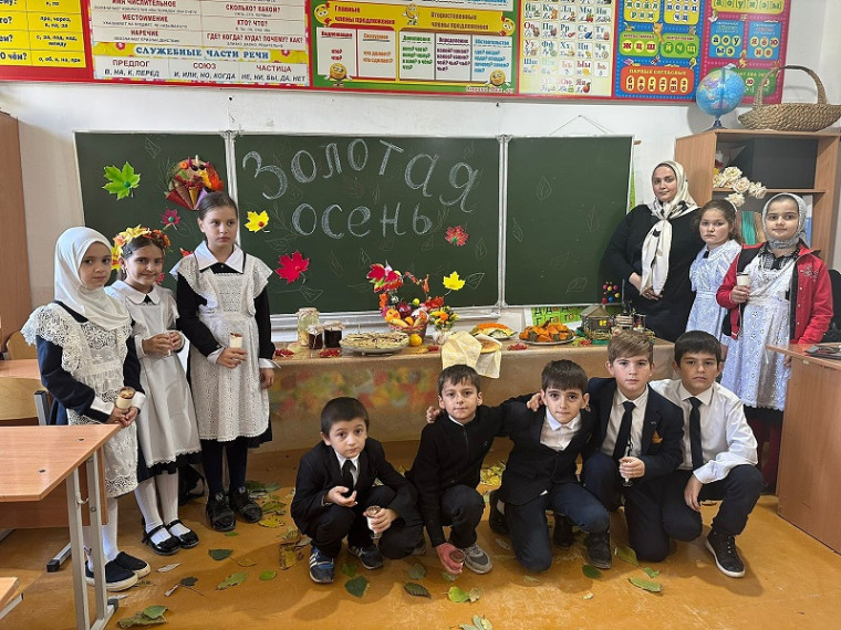 Выставка осенних поделок «Дары осени» среди учащихся начальной школы.