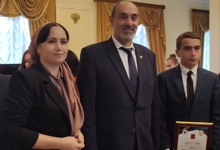 Ученик ДМЛ, 10Б класса Чамаев Абдурахман Сахратулаевич, призер республиканского конкурса на лучший видеоролик по профилактике несчастных случаев с участием несовершеннолетних..